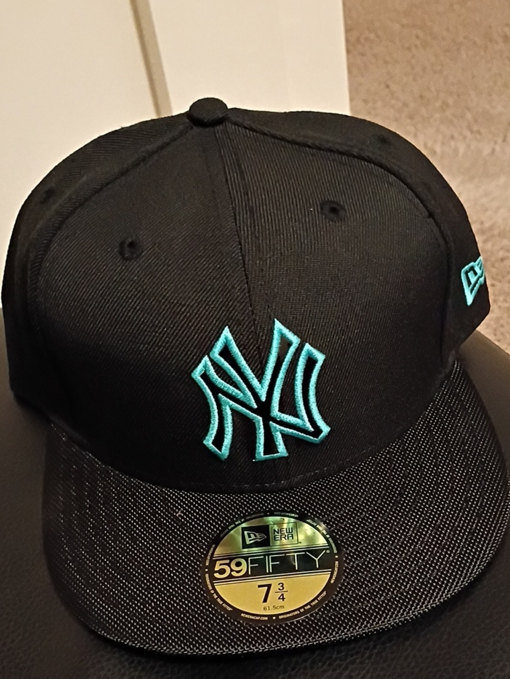 New Era Black & Ice Blue New York Yankees Fitted Cap
